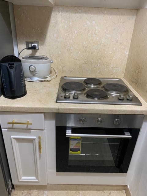 pet friendly, stove