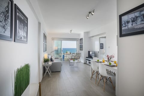 Mackenzie Zoe Seafront Suite Apartment in Larnaca