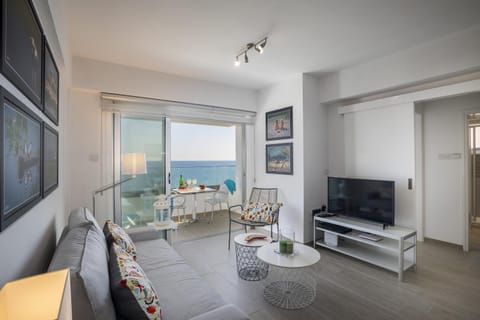 Mackenzie Zoe Seafront Suite Apartment in Larnaca