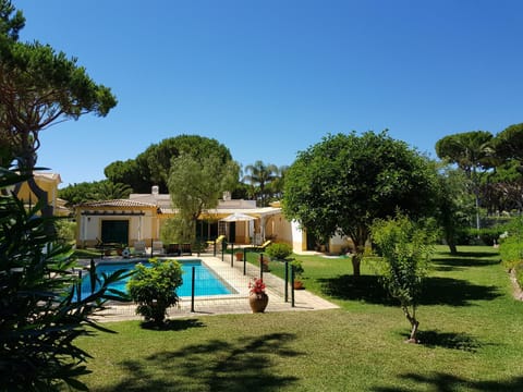 Property building, Garden, Pool view, Swimming pool