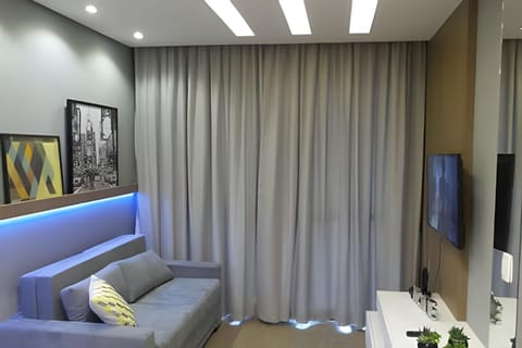 2 Quartos no Batel Soho, condo Clube Sky C Vaga by UROOMS Apartment in Curitiba