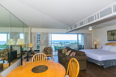 Ilikai Tower 814 Lagoon View 1BR Apartment in Honolulu