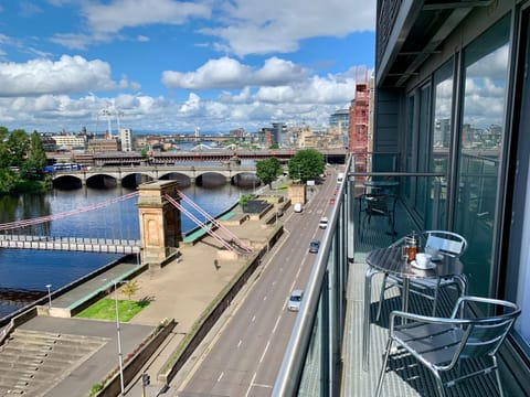 View (from property/room), Balcony/Terrace, City view, River view, Location