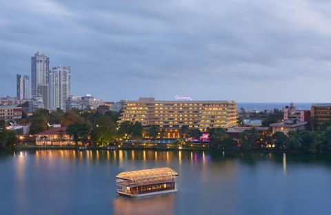 Cinnamon Lakeside Hotel in Colombo