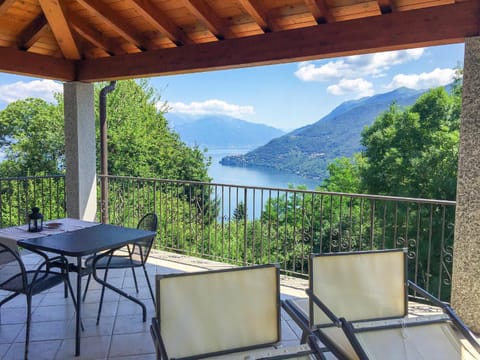Balcony/Terrace, Lake view, Mountain view