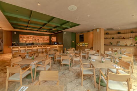 Restaurant/places to eat, Seating area