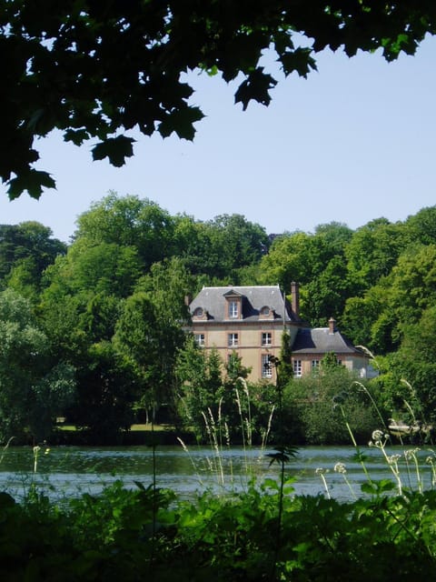 Château Rouillon d'Allest Chambre d’hôte in Fontainebleau