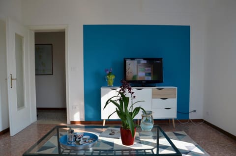 Communal lounge/ TV room, TV and multimedia, Living room, Seating area