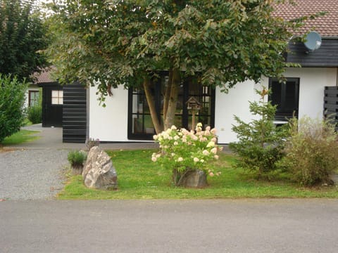 Property building, Facade/entrance, Garden