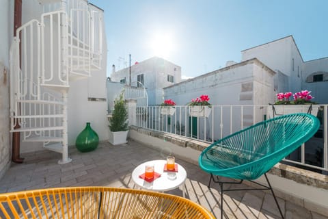 Property building, Balcony/Terrace, Landmark view