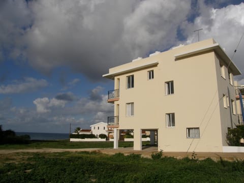 Property building, Facade/entrance, Parking