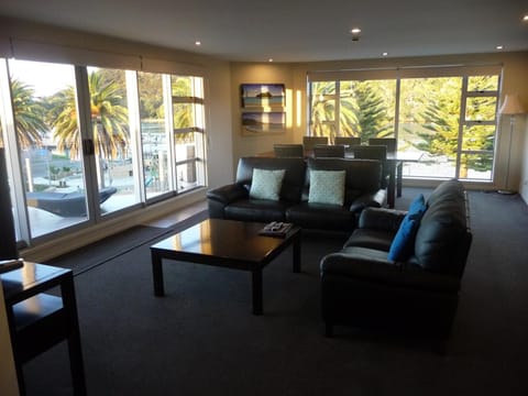 Esplanade Apartments Apartment hotel in Whitianga