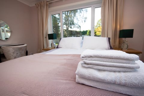 Loch Earn Bed and Breakfast in Inverness
