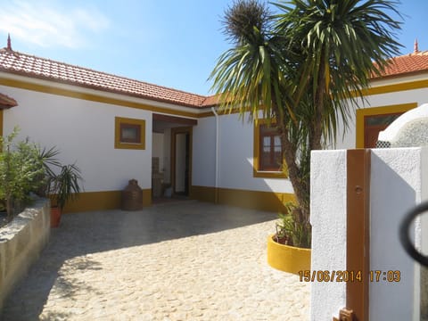 Casa da Avó, campo praia a 2 kms do mar Chalet in Porto District