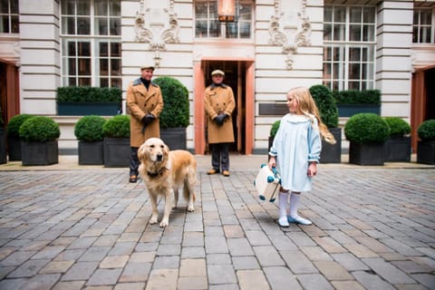 Facade/entrance, Pets, Family