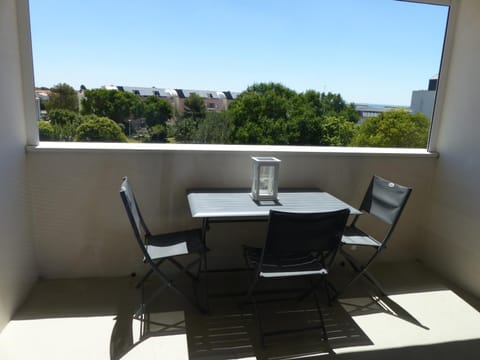 View (from property/room), Balcony/Terrace, Dining area, Sea view