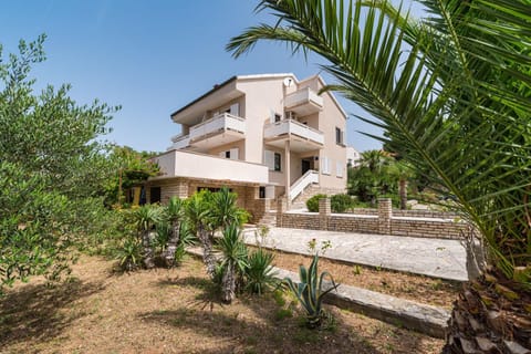 Apartment Ljubica with nice garden Apartment in Novalja