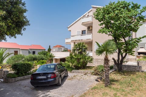 Apartment Ljubica with nice garden Apartment in Novalja