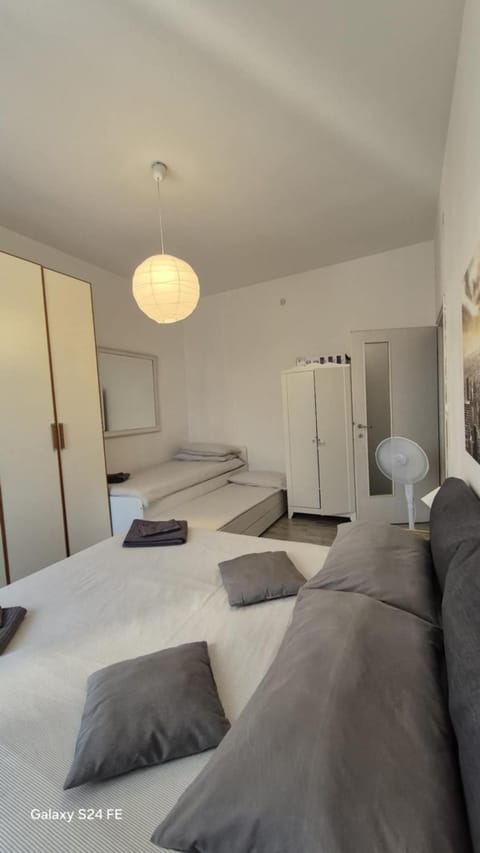 Nice apartment in Milano, close to undergrond M3 Apartment in Milan