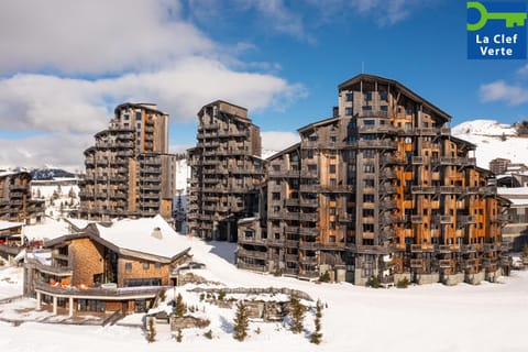 Property building, Day, Natural landscape, Winter, City view