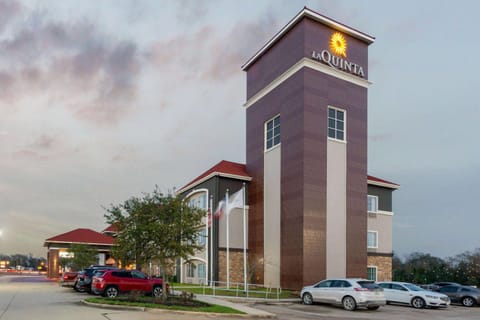 La Quinta by Wyndham Bridge City Hotel in Port Arthur