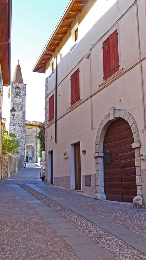 Facade/entrance, On site, City view, Street view