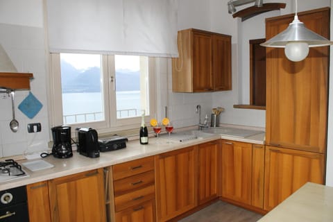 The View Apartamento in Torri del Benaco