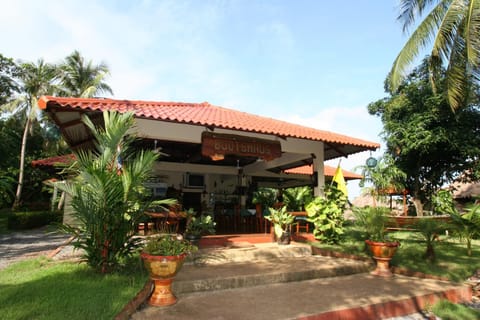 Facade/entrance