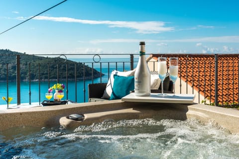 Sunshine Apartment with Hot Tub Condo in Dubrovnik