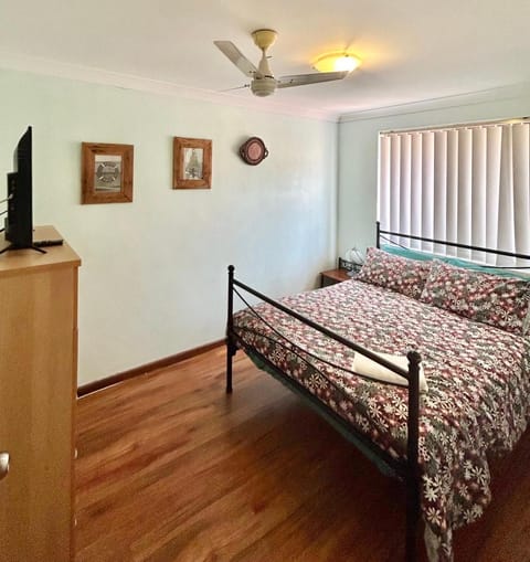 Geraldton Holiday Unit with free Streaming Condo in Geraldton