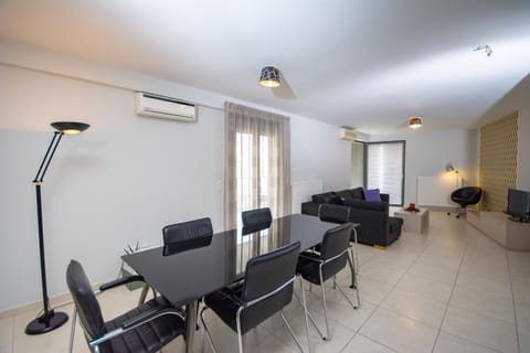 Spacious Fully Equipped 3BD 2Bath Apt in the heart of city with Balconies AC and fast WIFI #2 Condo in Heraklion