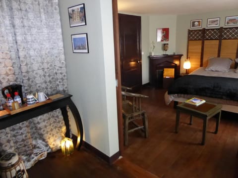 B&B A La Maison Blanche Bed and Breakfast in Normandy