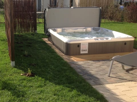 Luxus FH "Seekiste" mit 38C Außenwhirlpool House in Mecklenburgische Seenplatte