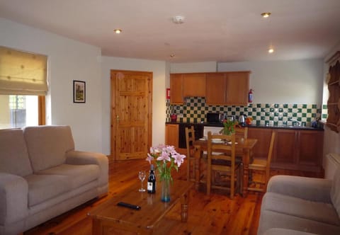 Dingle Courtyard Cottages 2 Bed (Sleeps 4) Haus in Dingle