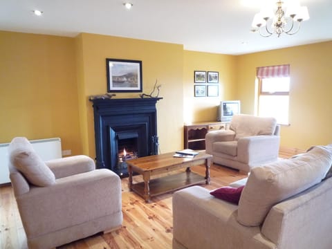 Dingle Courtyard Cottages 2 Bed (Sleeps 4) House in Dingle