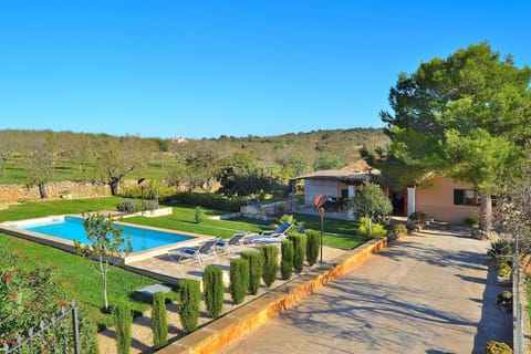 Property building, Day, Natural landscape, Garden, Garden view, Mountain view, Pool view, Swimming pool, sunbed