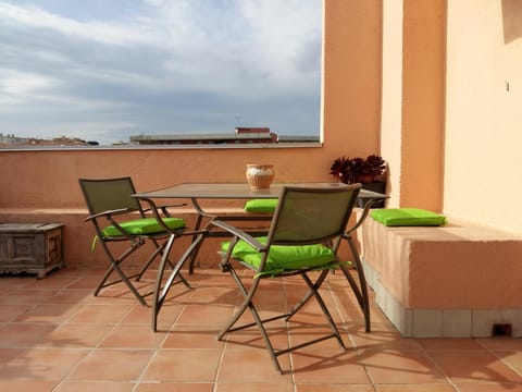 Spring, Balcony/Terrace, Balcony/Terrace, Dining area, Time of day