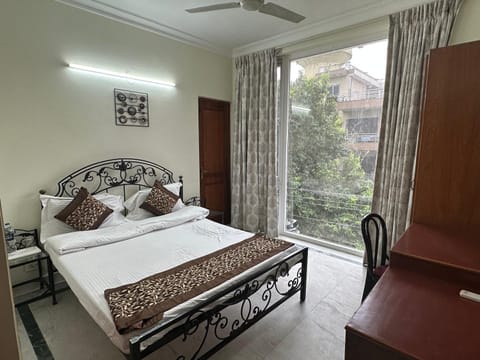 Pamposh Guest House, Gurgaon Bed and Breakfast in Gurugram