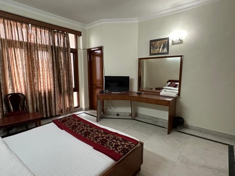 Pamposh Guest House, Gurgaon Bed and Breakfast in Gurugram