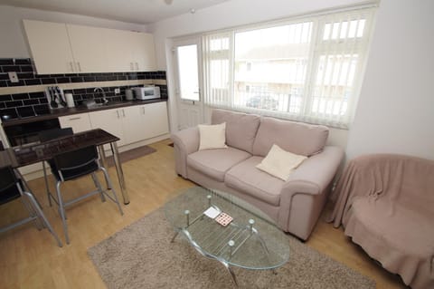 2 Bed Apartment w/private access to 7 miles of sandy beach - Sleeps 4 Condo in Brean