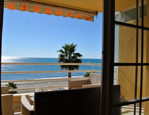 APARTAMENTO FRENTE AL MAR,PRIMERA LINEA DE PLAYA Copropriété in Rincón de la Victoria