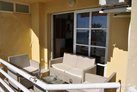 APARTAMENTO FRENTE AL MAR,PRIMERA LINEA DE PLAYA Eigentumswohnung in Rincón de la Victoria