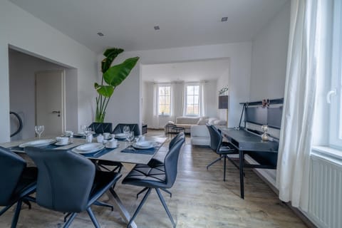 Living room, Seating area, Dining area