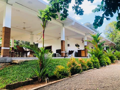 Into The Wild Sigiriya Hotel in Dambulla