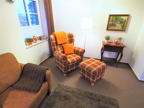 Living room, Photo of the whole room, Decorative detail, Seating area