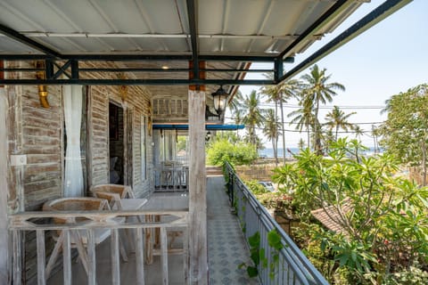 Property building, Day, Natural landscape, View (from property/room), Balcony/Terrace, Beach, Garden view