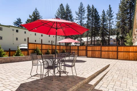 Econo Lodge Inn & Suites Heavenly Village Area Hotel in South Lake Tahoe