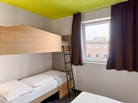 Photo of the whole room, Family