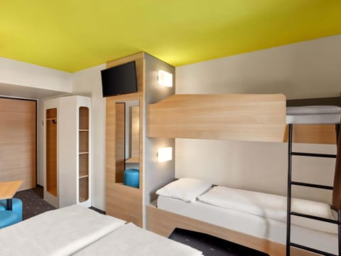 Photo of the whole room, Family