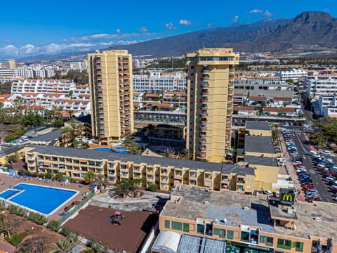 Apartamentos en Torres del Sol Condominio in Playa de las Americas